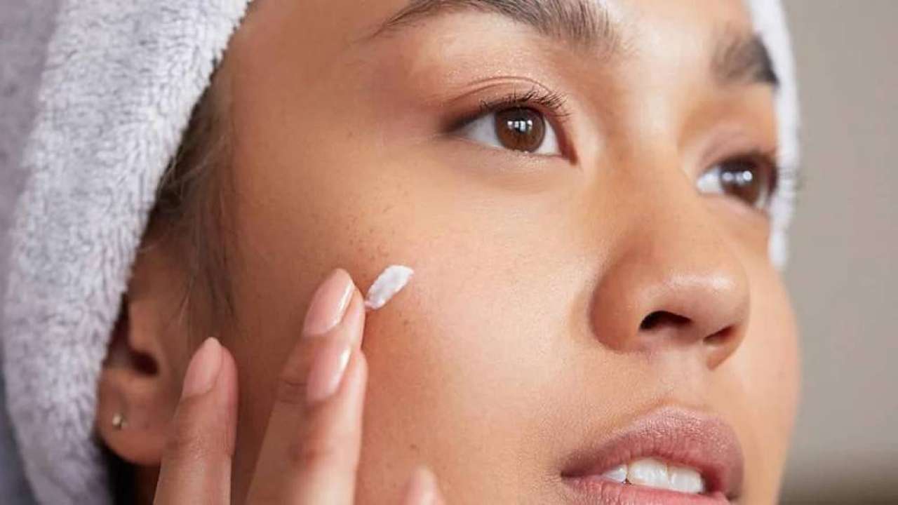 كيف تحافظين على نضارة بشرتك في الخريف