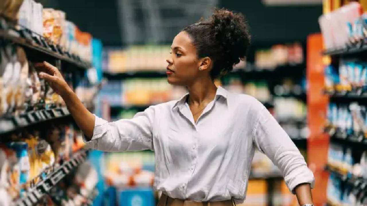 لا تتخلص منها فوراً.. 7 أطعمة قد تبقى صالحة بعد انتهاء تاريخها